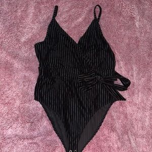 One Piece, Black, Size M